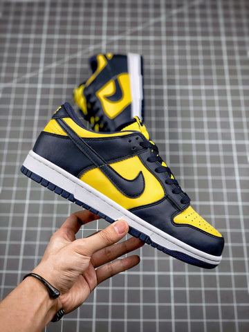 NIKE DUNK LOW "MICHIGAN"